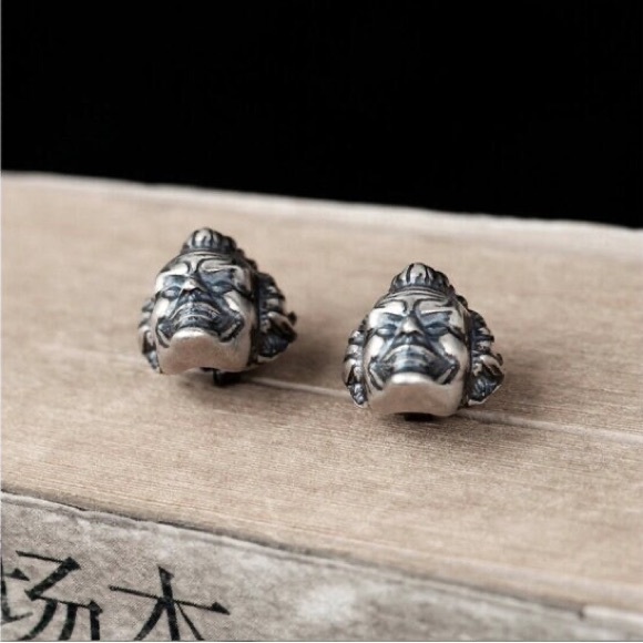 Single Accent Tide Clown Ear Nail S925 Silver Earring - Picture 3 of 8